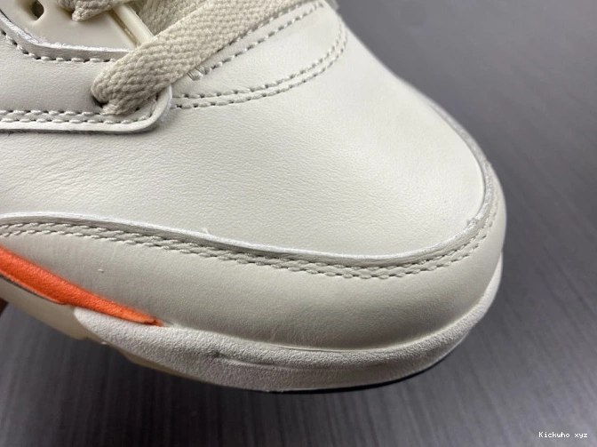 Total Jordan Orange Retro DC1060-100 5 0613